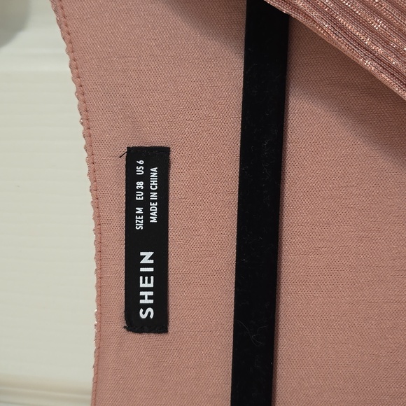 Pink dress - Picture 5 of 8